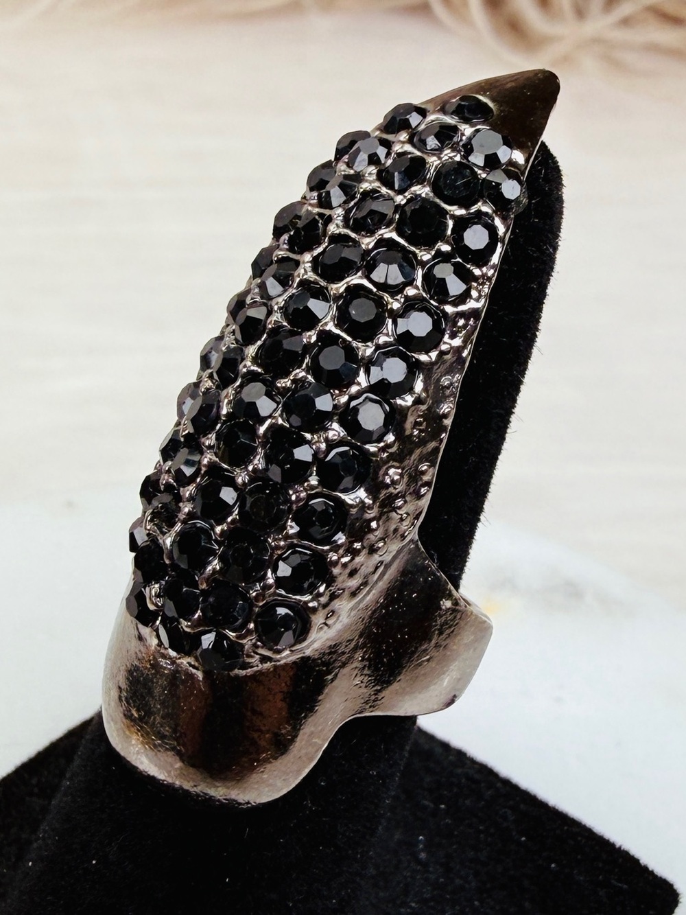 Vintage Black Stone Claw Armor Talon Statement Ring Size 2.25 Gothic Punk